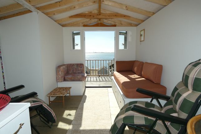 Beach Hut 79s Victoria Esplanade, Victoria Esplanade, West Mersea photo 3