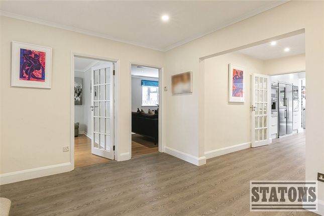 3, Parkgate Avenue, Hadley Wood photo 4