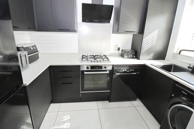 4, Isleworth Close, Hull photo 3