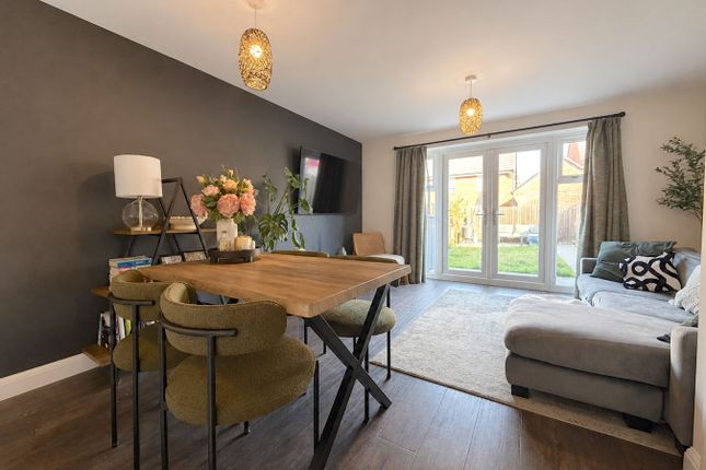 98, Kingfisher Road, Kettering photo 2