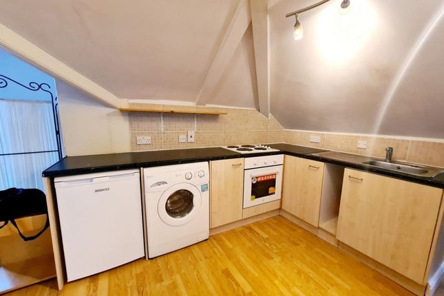 Flat 5 TOP 24, Great North Road, London photo 4