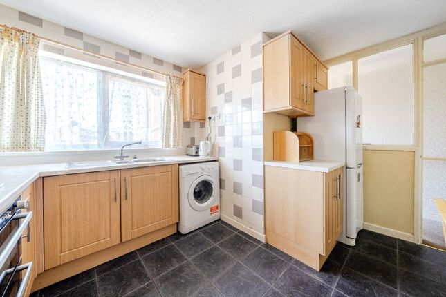 11, Vine Close, St Leonards photo 4