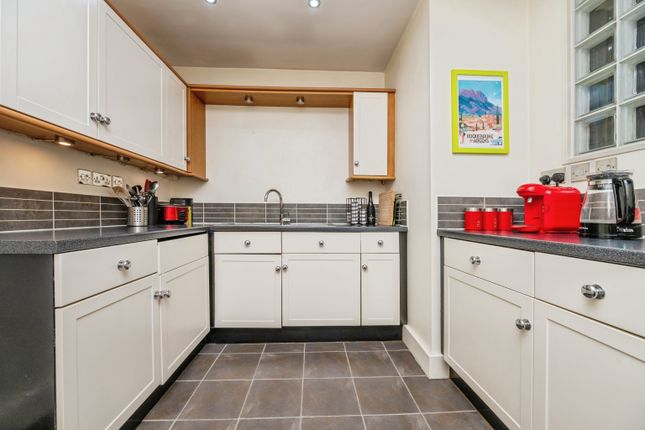 11 St James Court, Blakedown, Kidderminster photo 3