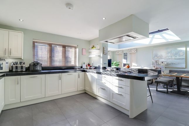 4, Bishops Grove, Windlesham photo 2