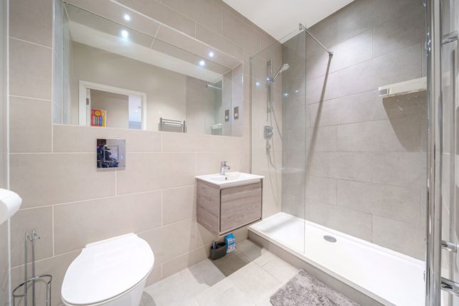Flat 1, Luna Apartments, 272, Field End Road, Middlesex photo 2
