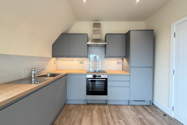 2, Carlyle Road, Ealing photo 5