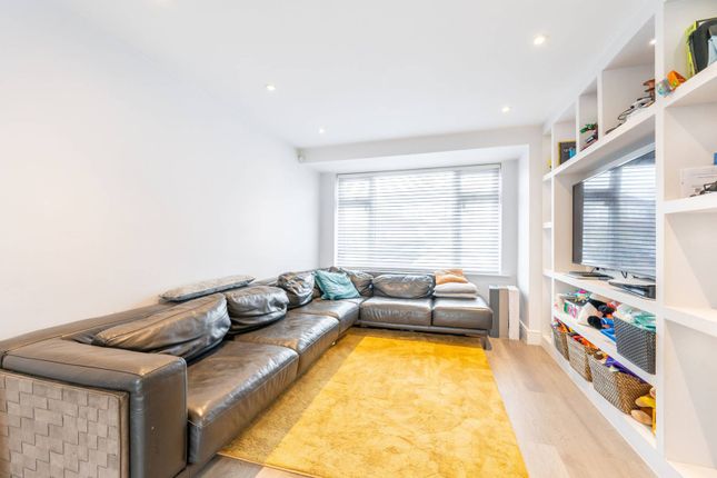 Conway Crescent, Perivale photo 3