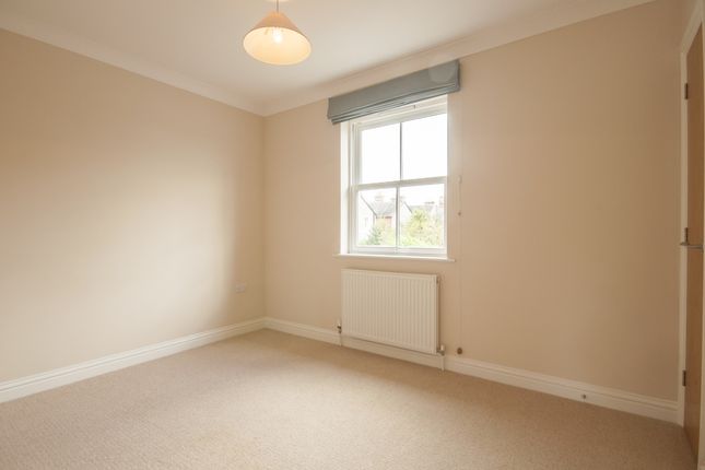 Flat to rent in Priory Road, Bicester