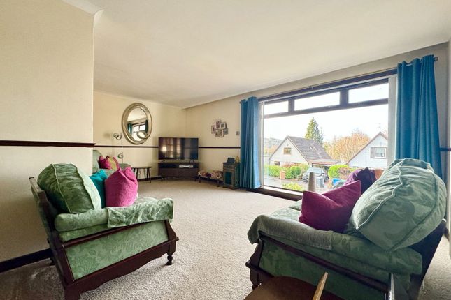 18, Kelvin Gardens, Glasgow photo 3