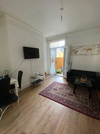 Terraced house to rent in Broughton Rd, Croydon