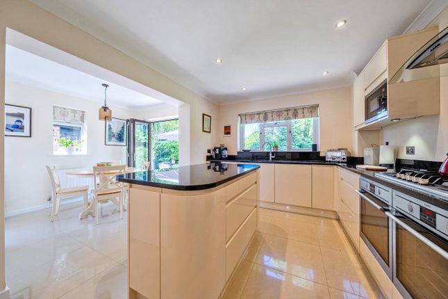 12, Prior Croft Close, Surrey photo 3