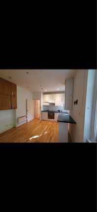 Flat 21, Devonshire House, London photo 3