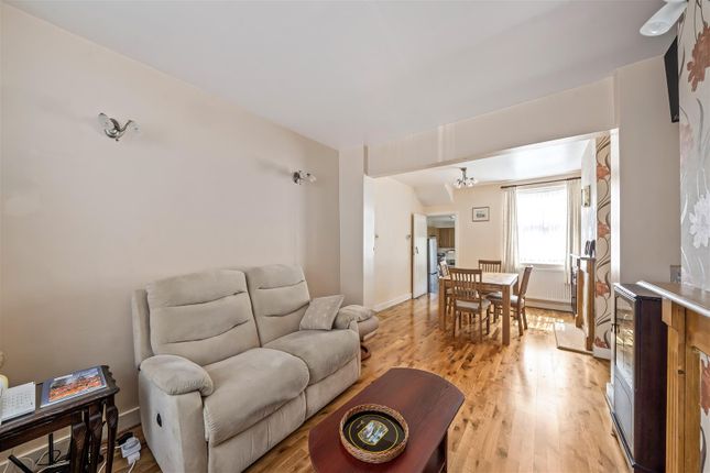6, Wood Street, Mitcham photo 2