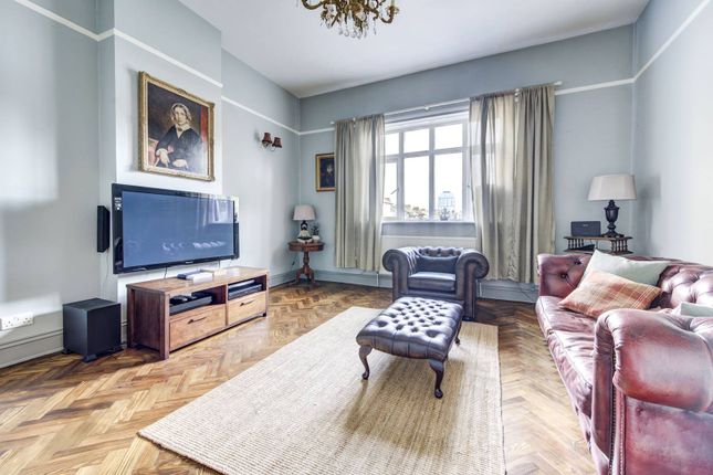 Flat for sale in North End Road, Fulham Broadway, London