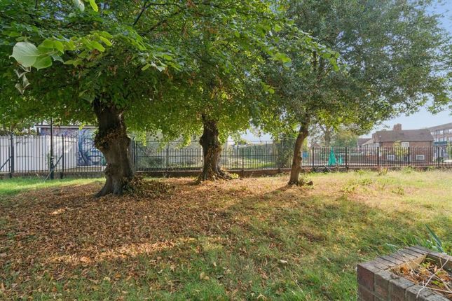 Flat 3 George Beare Lodge, Worsopp Drive, London photo 4