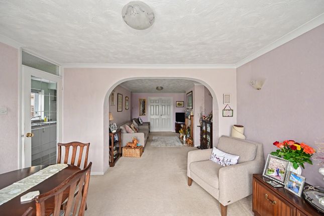 68, Beswick Gardens, Rugby photo 4