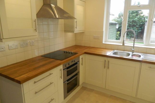 4, Douglas Road, Slough photo 2