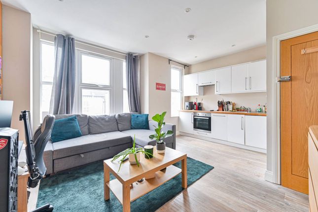 Flat for sale in Kingscourt Road, Streatham Hill, London