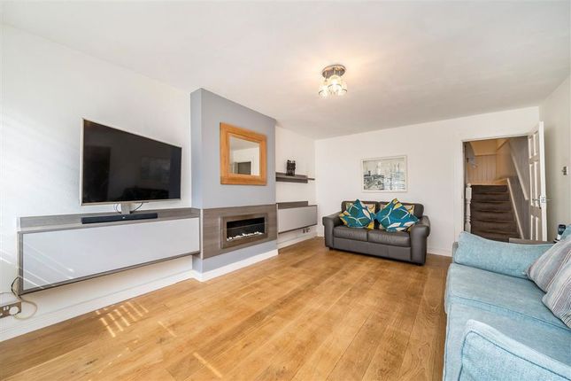 4, Brinton Walk, London photo 2