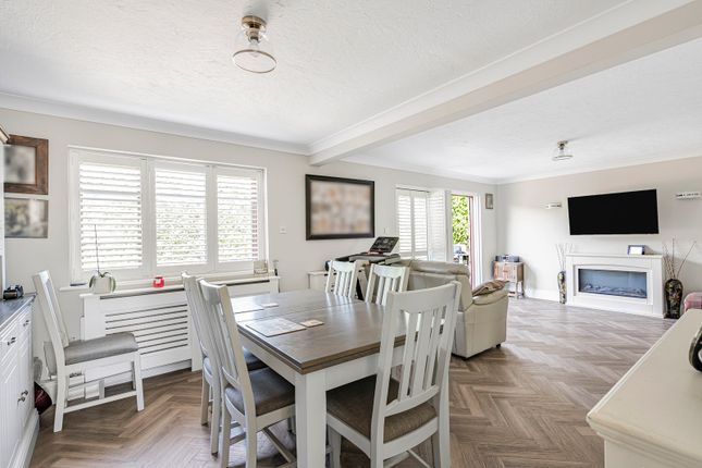 6, Juniper Gardens, Surrey photo 4