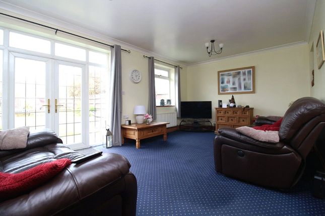 107, Manor Road, New Milton photo 3