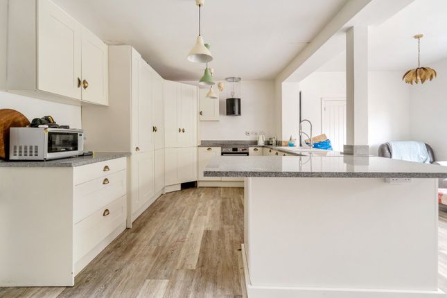 106, Portsmouth Road, Hampshire photo 3