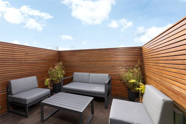 Flat for sale in Oxberry Avenue, Fulham, London