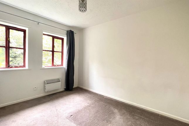 10, Gander Close, Corby photo 2
