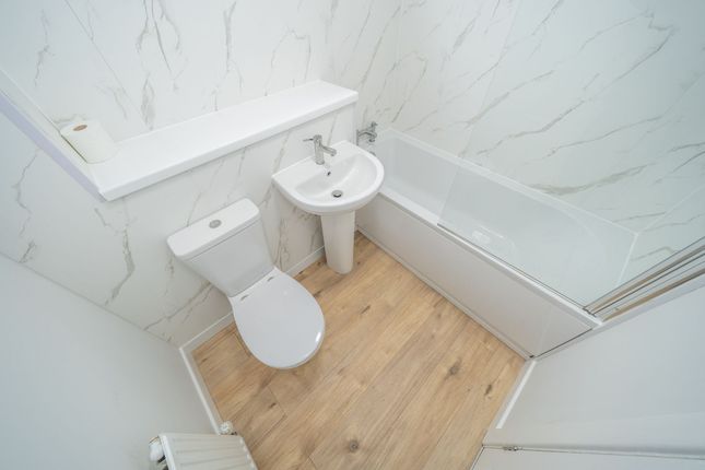 9 Thomson Grove, Broxburn photo 4