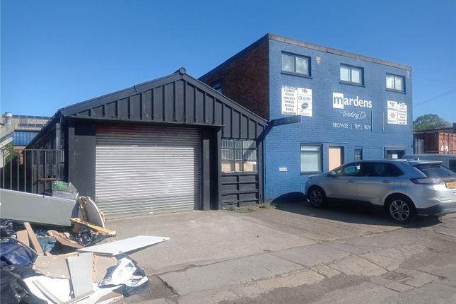 Light industrial to let in Armstrong Road, Manor Trading Estate, Benfleet, Essex