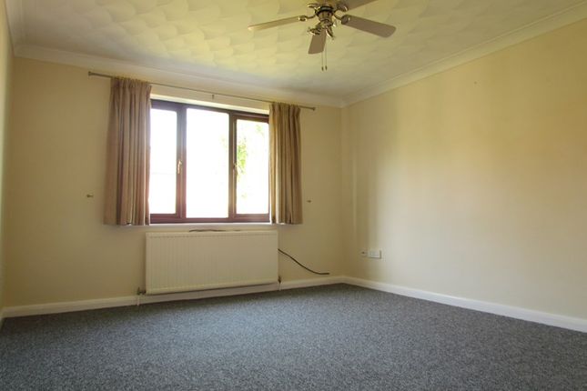Flat 3 Victoria Court Second Ave,, Harwich, Essex photo 2