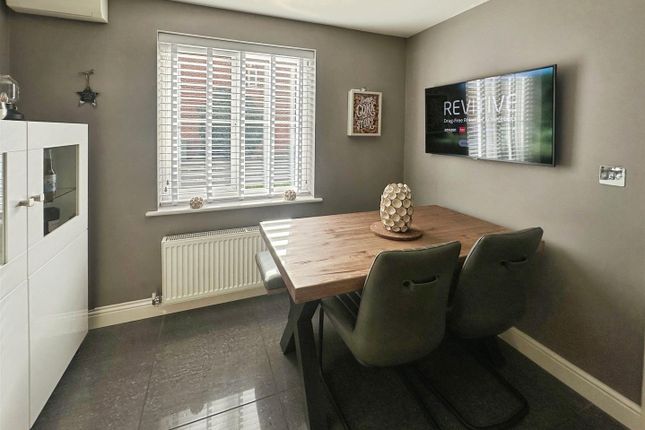 4, Canal Mews, Chesterfield photo 5