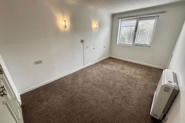 Flat 15, Homeborough House, Brinton Lane, Southampton photo 4