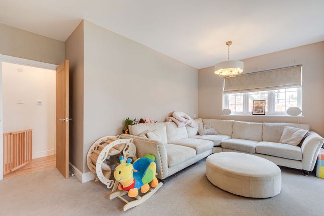 8, Hollies Avenue, Sidcup photo 3