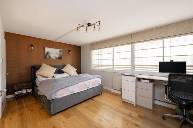 Flat for sale in Hyde Park Estate, London