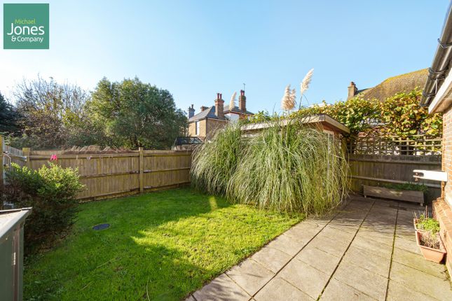37, Shelley Road, West Sussex photo 4