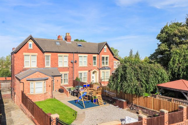 Thumbnail Town house for sale in Leeds Road, Glasshoughton, Castleford