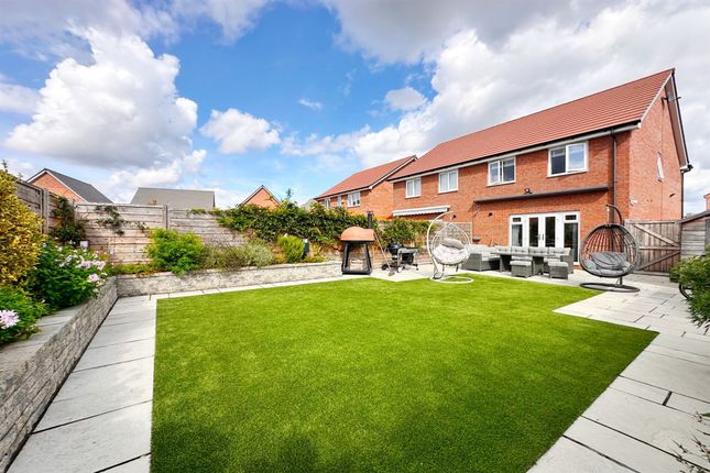 8 Thomas Gray Road, Stockport photo 4