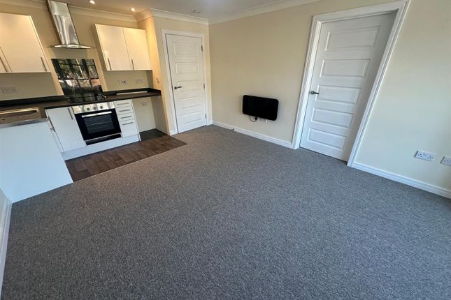 Flat 5, 39, Botley Road, Park Gate photo 3