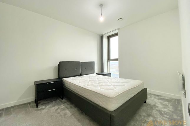Flat to rent in Store Street, Oxygen Tower