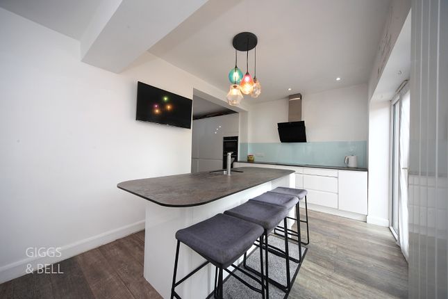 26 Sowerby Avenue, Luton, Bedfordshire photo 4