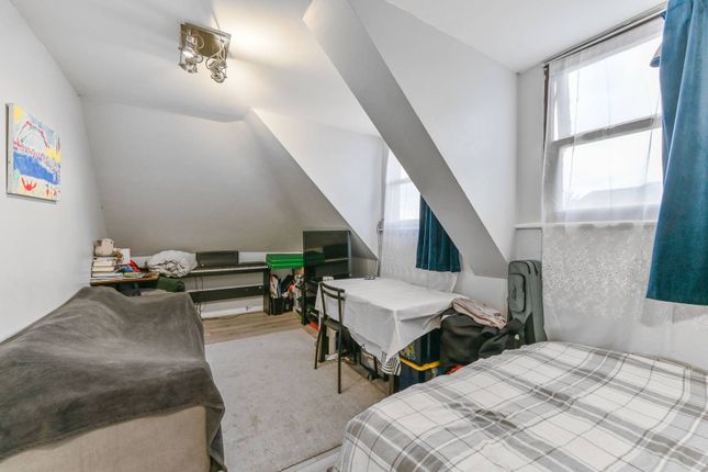 Thumbnail Flat for sale in Maytree Court, Mitcham