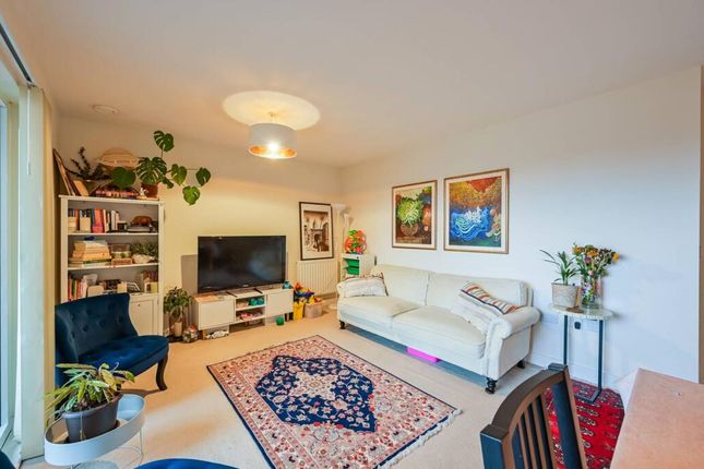 15, 53, Clarence Avenue, Gants Hill photo 2