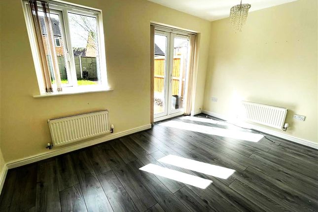 Town house to rent in Pitchwood Close, Darlaston, Wednesbury