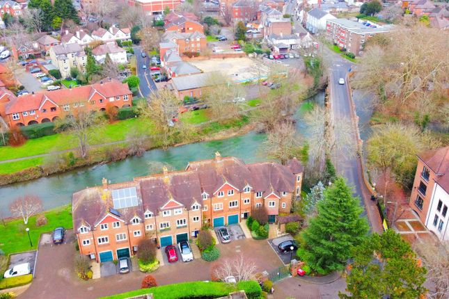 15, Wallis Mews, Leatherhead photo 2