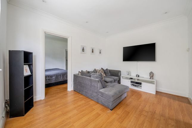 Flat 2, 113, Laleham Road, Shepperton photo 3