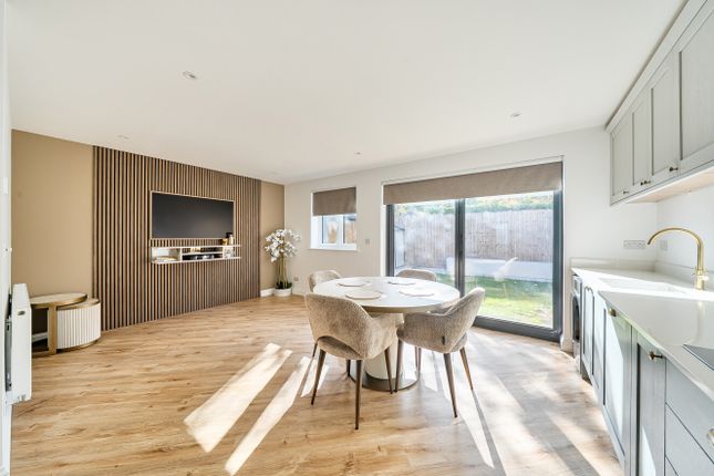 5A,, Willow Drive, Guildford photo 2