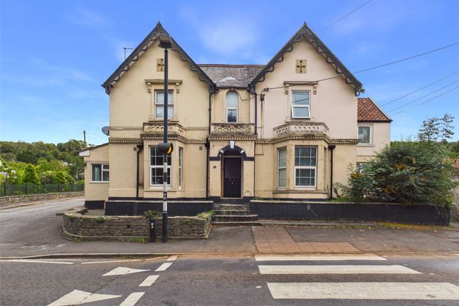 2-bed flat on West Street, North Somerset, £165,000