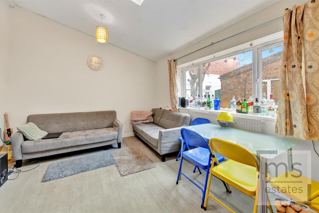 18, Gregory Avenue, Nottingham photo 4