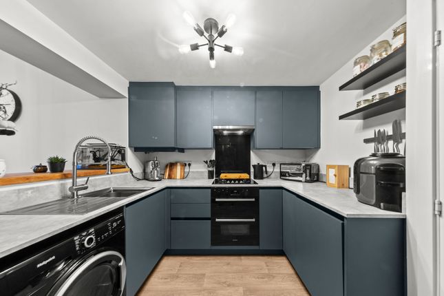 1 Lower Nook Meadow, Warrington photo 2